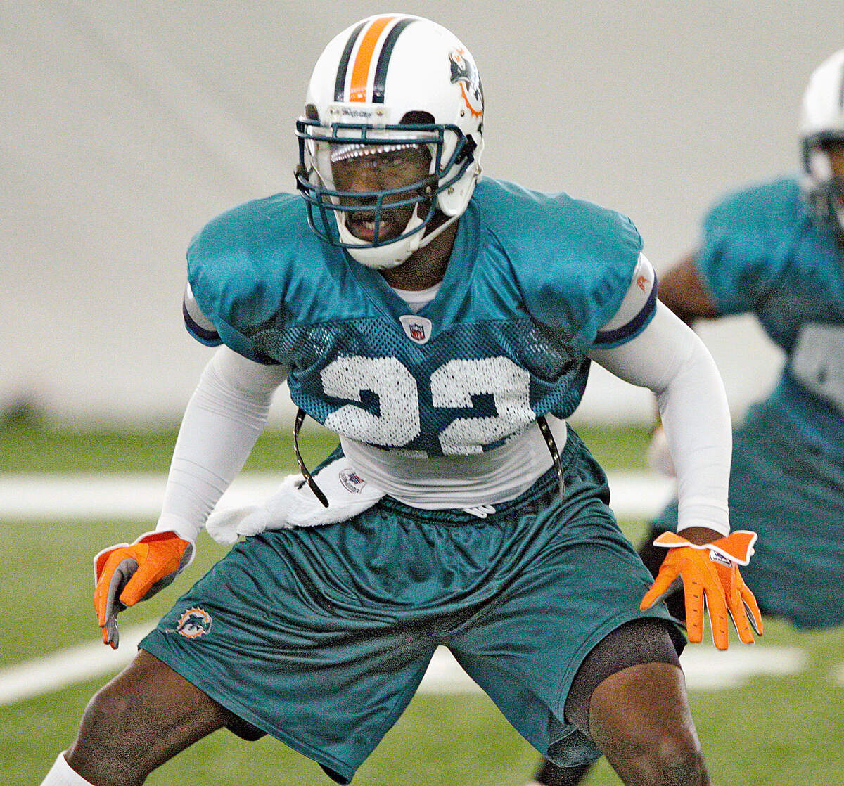 Former Miami Dolphins player opens Peach Cobbler Factory in